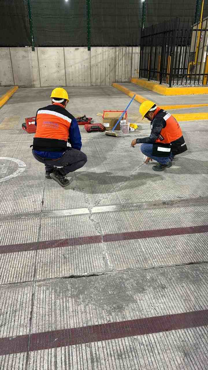 Revisión y mantenimiento de estructuras en obra. Estruktura y Asociados ofrece consultoría en ingeniería industrial